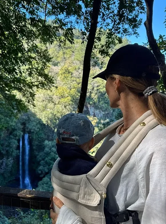 Жизель Бундхен показала редкие фото с третьим ребёнком и новым бойфрендом