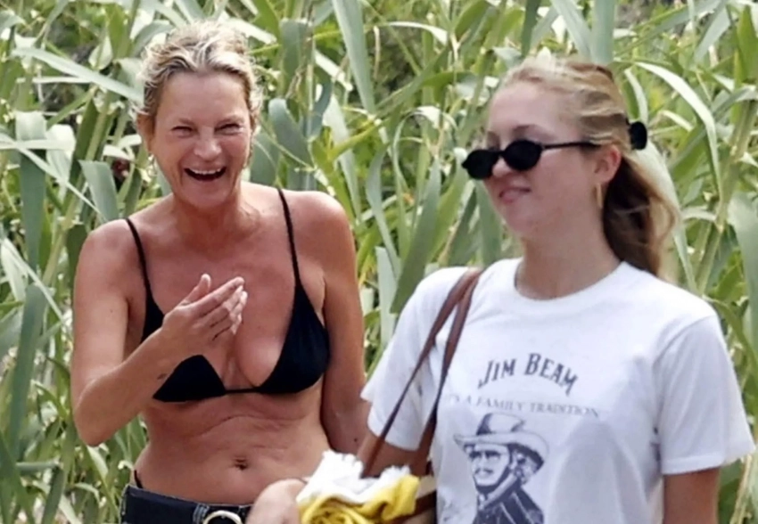 Кейт Мосс засняли на Ибице с дочерью Лилой