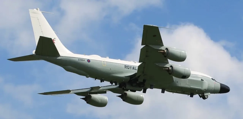 «Имелся риск прямого столкновения с ВКС России»: Британский самолёт-разведчик вновь курсировал над Чёрным морем