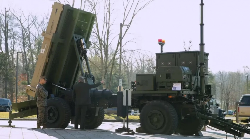 Закрывает пробел между Stinger и Patriot: США начали серийные закупки зенитного комплекса MRIC