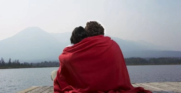 Любовь или манипуляция? Понимаем механизм love bombing