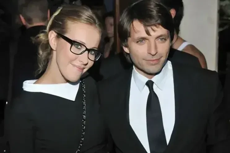 "Никогда так хорошо не жили". Экс-главред российского GQ Николай Усков рассказал о светской жизни в нулевых в России и о том, как "открыл" Ксению Собчак