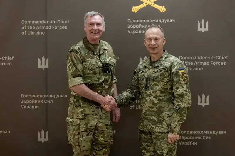 «Нас много — она одна»: британский адмирал призвал Запад не бояться России и быть готовым к войне с Москвой