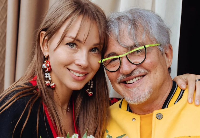 "Всё у нас в порядке". Полина Диброва продолжает отрицать развод с мужем из-за своей "измены"