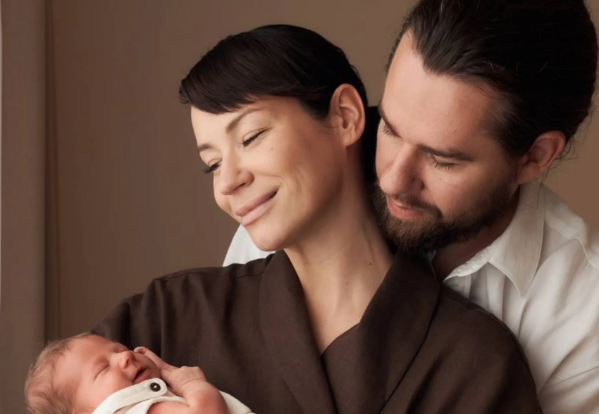 "Мама двух ангелочков". Ида Галич показала новые фото выписки из роддома спустя месяц после рождения второго ребёнка