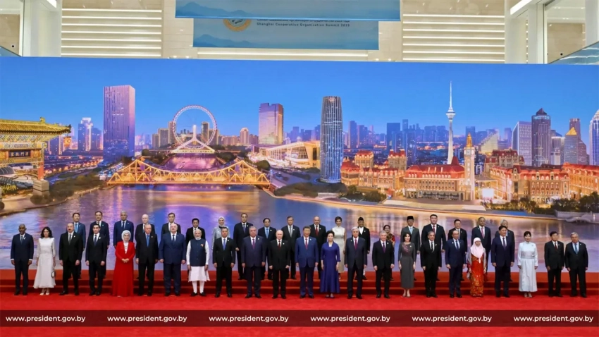 Китайский протокол в Тяньцзине «отправил» генсека ООН на самый край общего фото