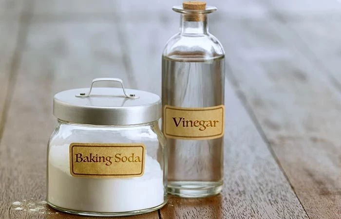 Почему нельзя чистить содой и уксусом все подряд и чем их заменить