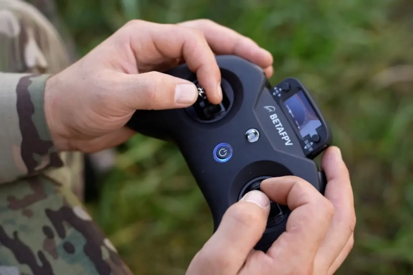 Сладков: ВС РФ блокируют с воздуха участки переднего края обороны противника