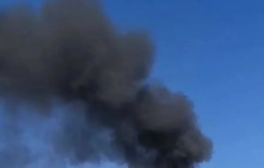 В Днепропетровске после взрыва горит бывший комбайновый завод