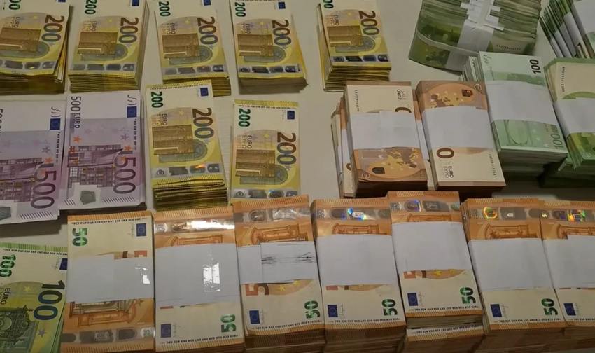 Пресса Франции: Экономика страны становится «гадким утёнком» в ЕС