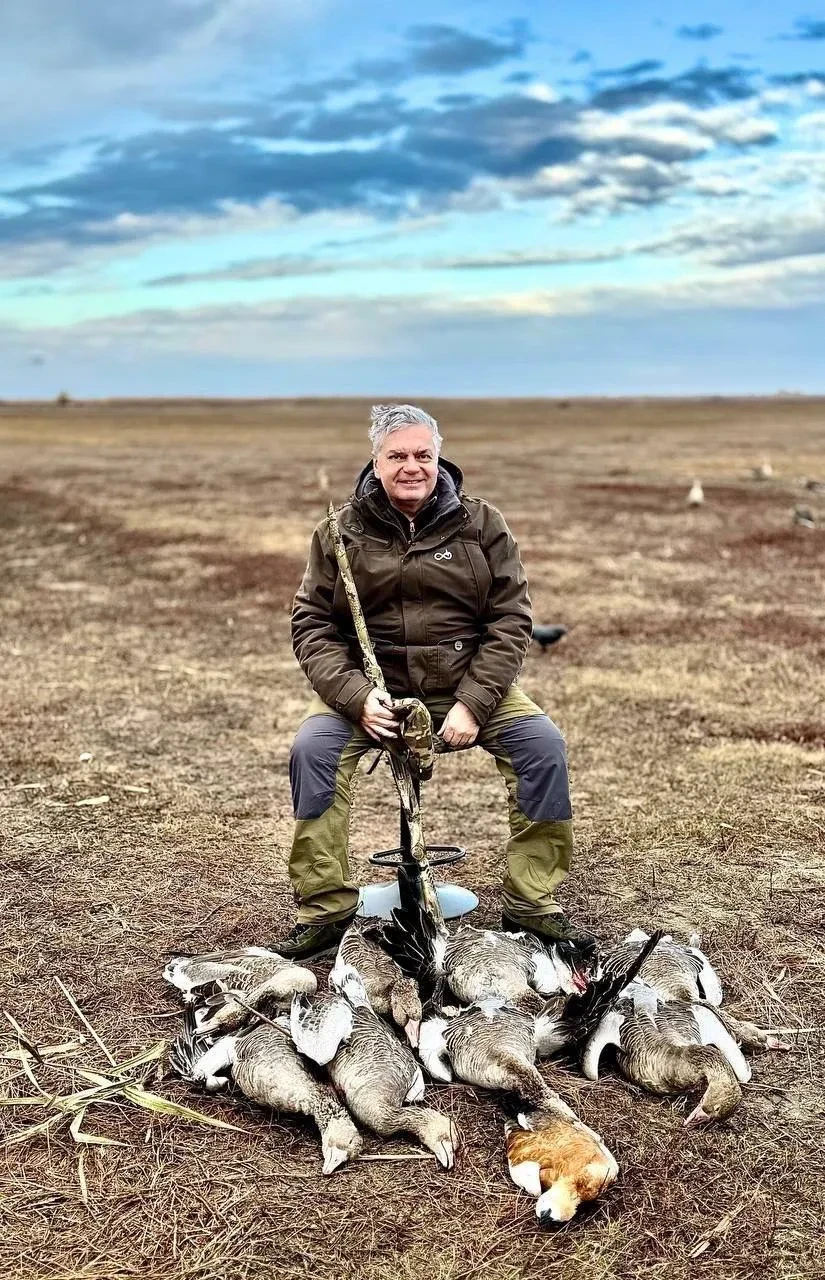 Селфи с мёртвым гусем: миллиардер Сергей Шишкарёв похвастался охотничьими трофеями