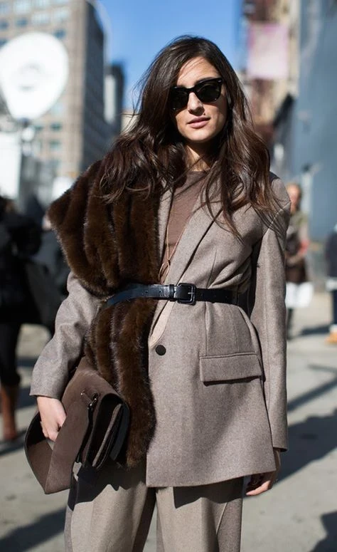 Поверх пиджака, пальто или несколько сразу: 7 новых способов носить ремни