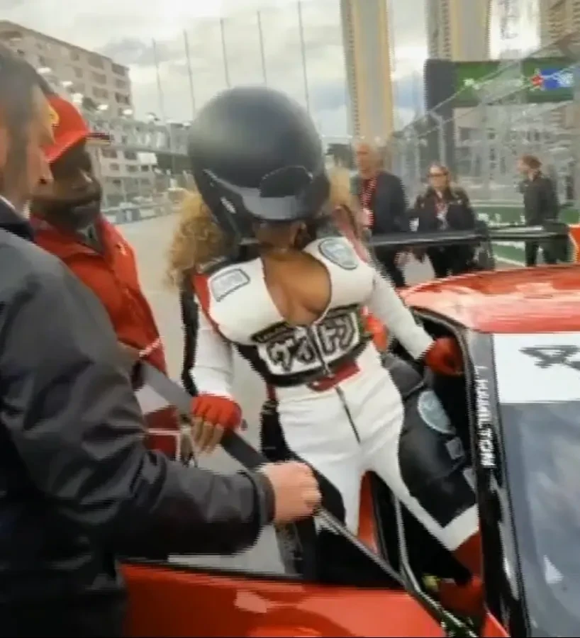 Джей-Зи и Бейонсе (с декольте), Кэтрин Зета-Джонс и Майкл Дуглас с сыном, Бен Аффлек посетили гонки "Формулы-1" в Лас-Вегасе