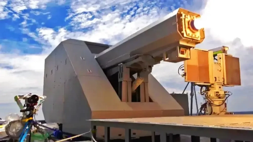 Впервые зафиксировано повреждение японского корабля-мишени рельсотронной пушкой