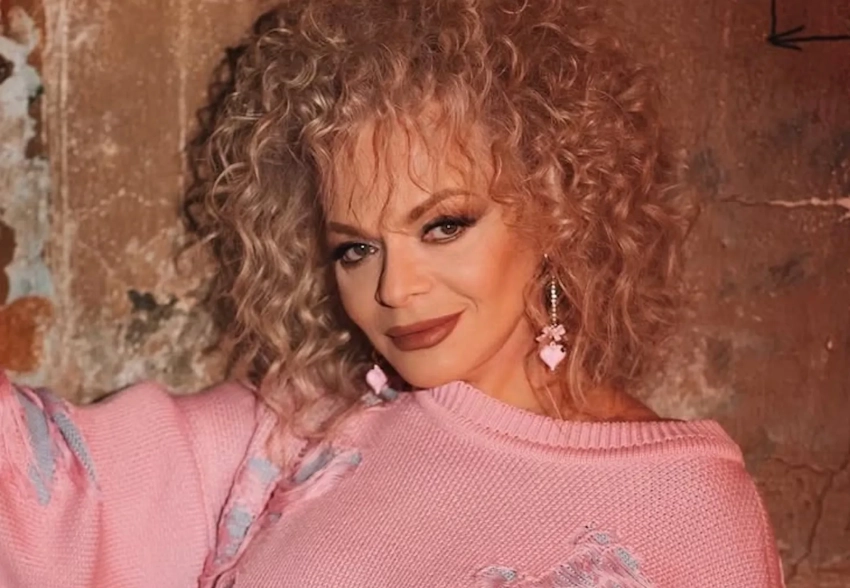 Лариса Долина предложила возвращать деньги покупательнице своей квартиры в течение трёх лет