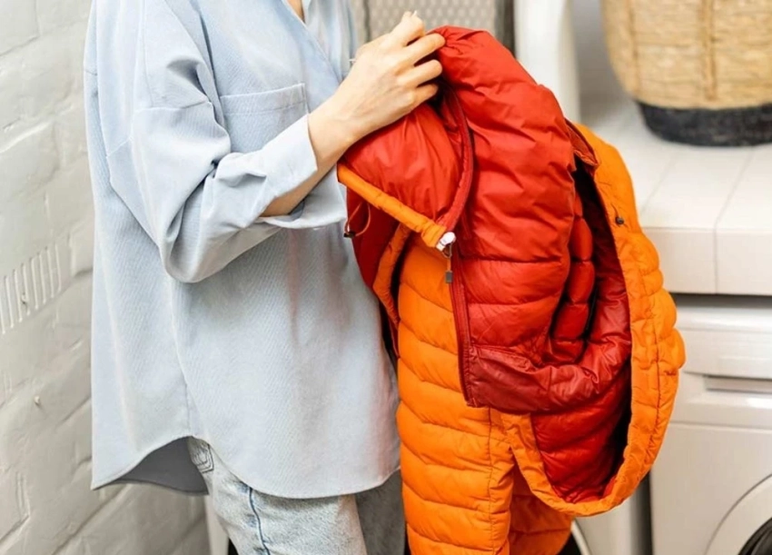 Нужно ли часто стирать пуховики и пальто: правила ухода за зимней одеждой