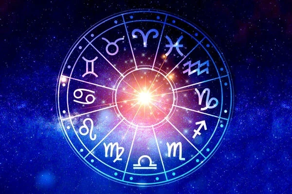 У каких трех знаков зодиака подходит к концу «черная полоса»