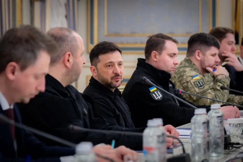 Зеленский хочет «обязательное» размещение на Украине войск Франции и Британии