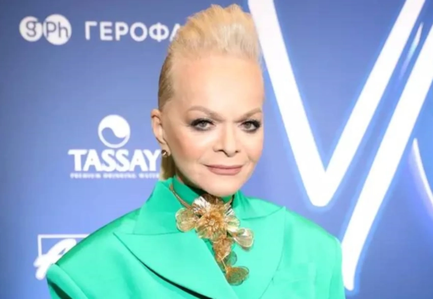 Лариса Долина снова перенесла переезд из спорной квартиры