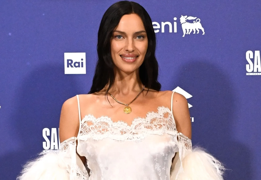 Ирина Шейк в кружевной комбинации и мехах посетила фестиваль в Сан-Ремо