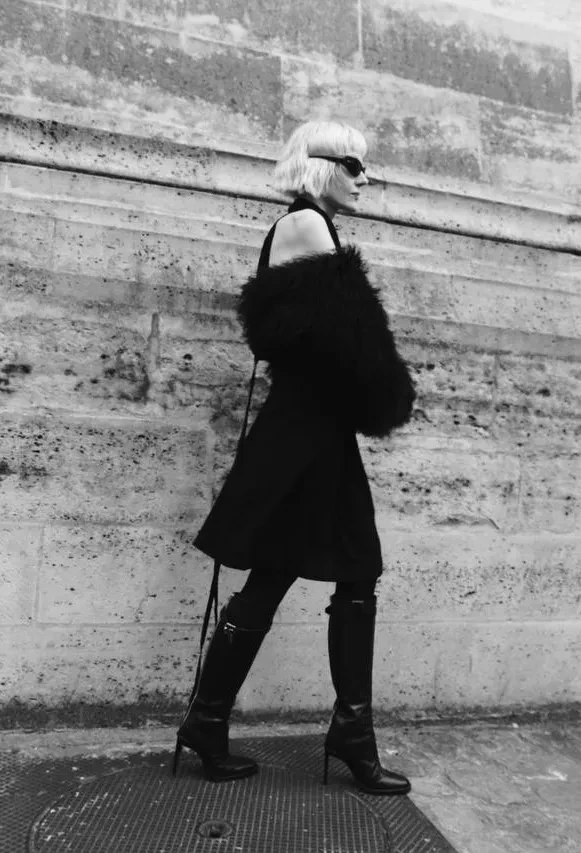 Рената Литвинова выгуляла модные образы на показах в Париже