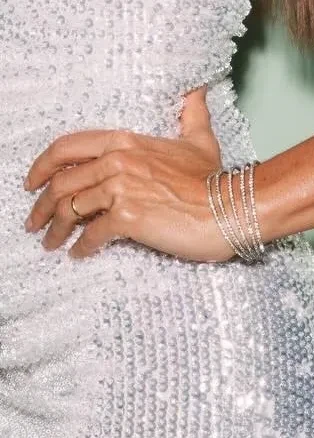 Жизель Бундхен, которая недавно стала мамой в третий раз, вышла в свет в облегающем платье