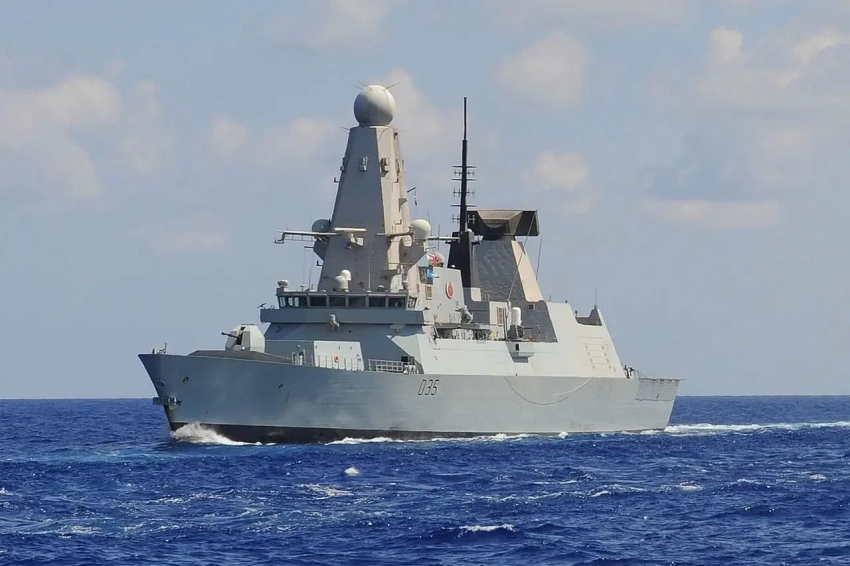 Британский эсминец HMS Dragon не слишком спешил на защиту базы Акротири на Кипре