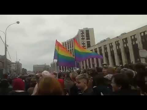 «Оппозиция» позволила превратить митинг в ЛГБТ-сходку, в очередной раз нарушив законы РФ